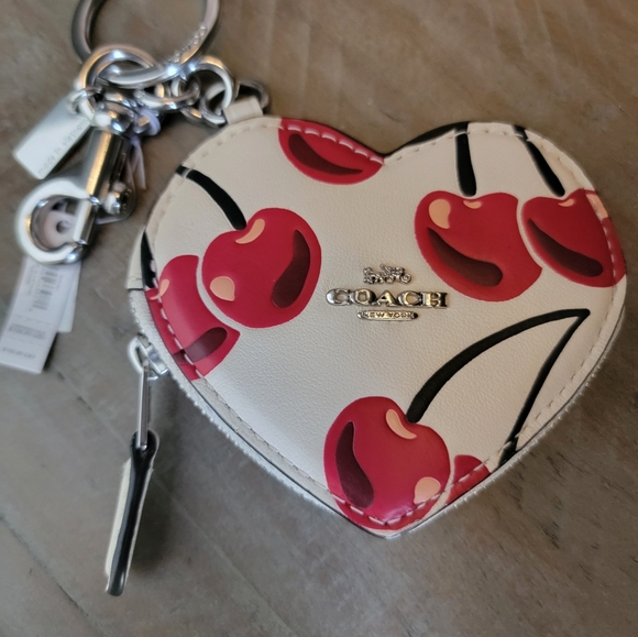 Coach NWT Mollie Tote/Crossbody With NWT Matching Heart Shaped Bag Charm - Picture 7 of 10